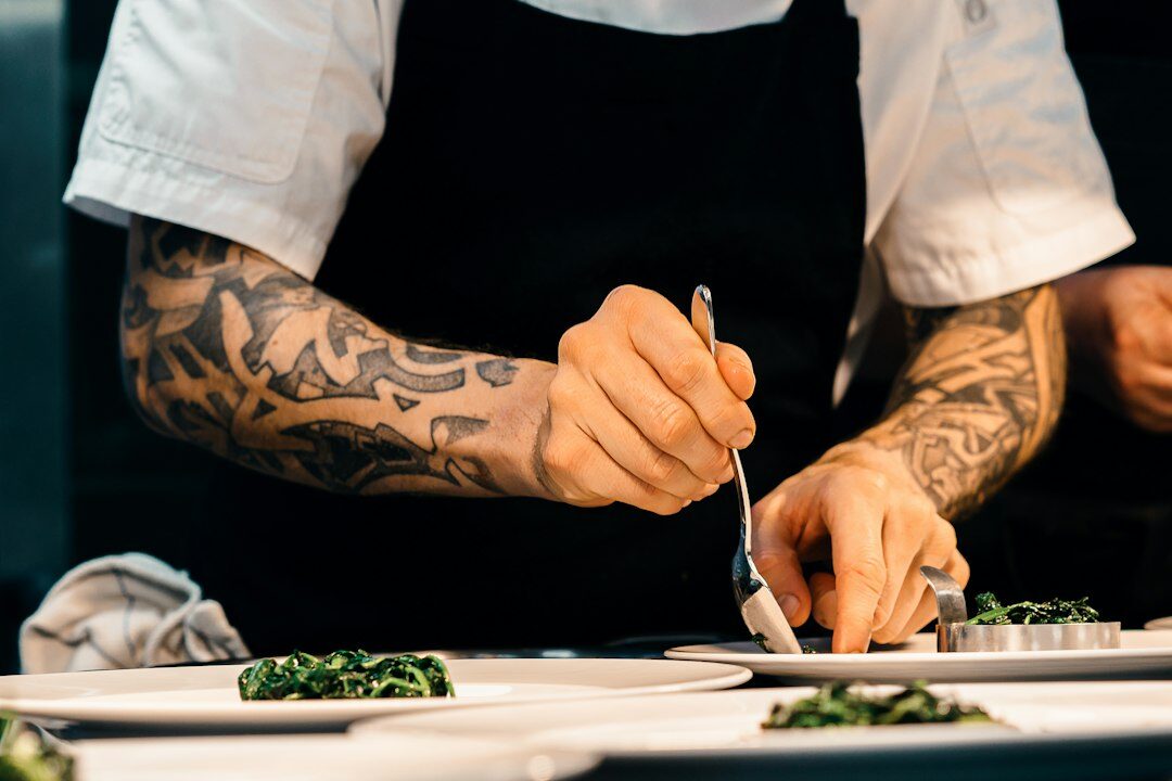 safe knife handling in kitchen
